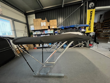 Monster Tower MTK Farbe silber mit schwarzem Bimini Top und Verlängerung