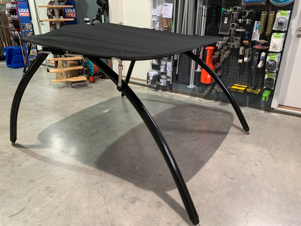 Monster Tower MT1 Farbe schwarz mit schwarzem Bimini Top