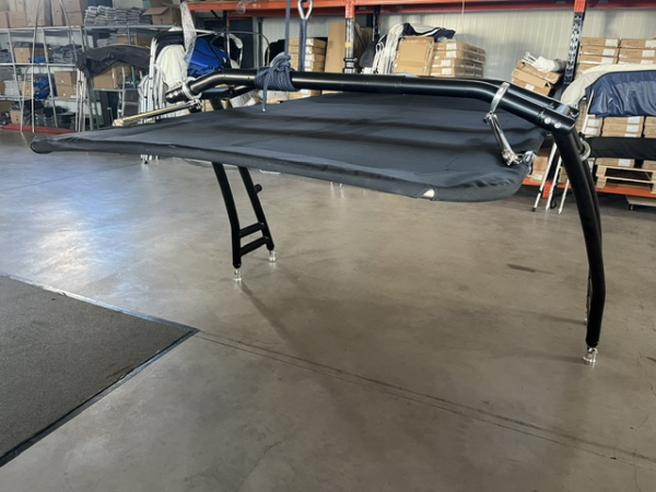 Swoop Wakeboard Tower 4 Farbe schwarz mit Bimini Top